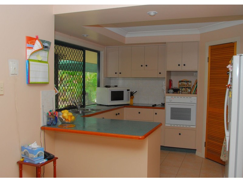48 Green Acres Rd, Dundowran QLD 4655