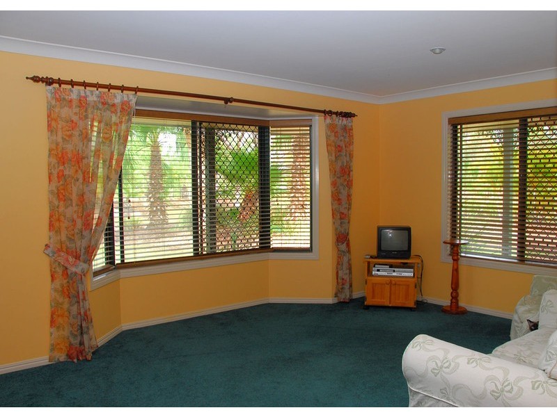 48 Green Acres Rd, Dundowran QLD 4655