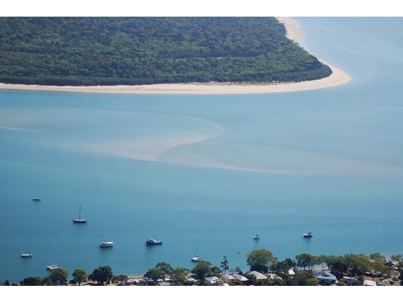 8 Elboz Court, Burrum Heads QLD 4659