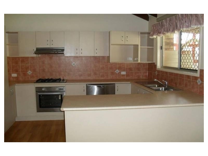 10 Owen Crescent, Urangan QLD 4655
