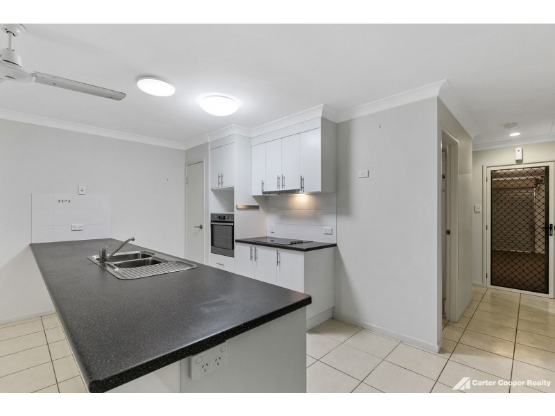 2/207 Pulgul St, Urangan QLD 4655