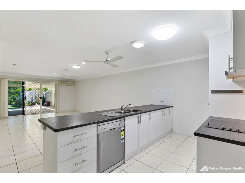 2/207 Pulgul St, Urangan QLD 4655
