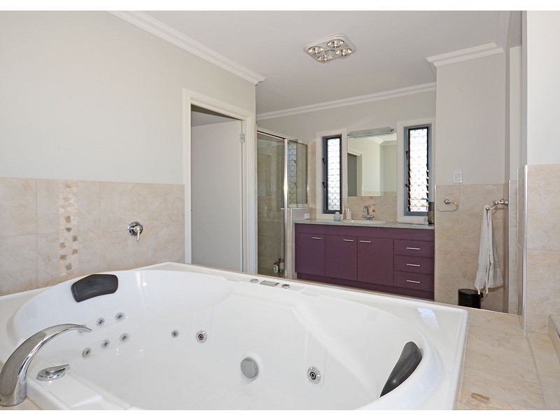 5  Fraser Outlook Court, Kawungan QLD 4655