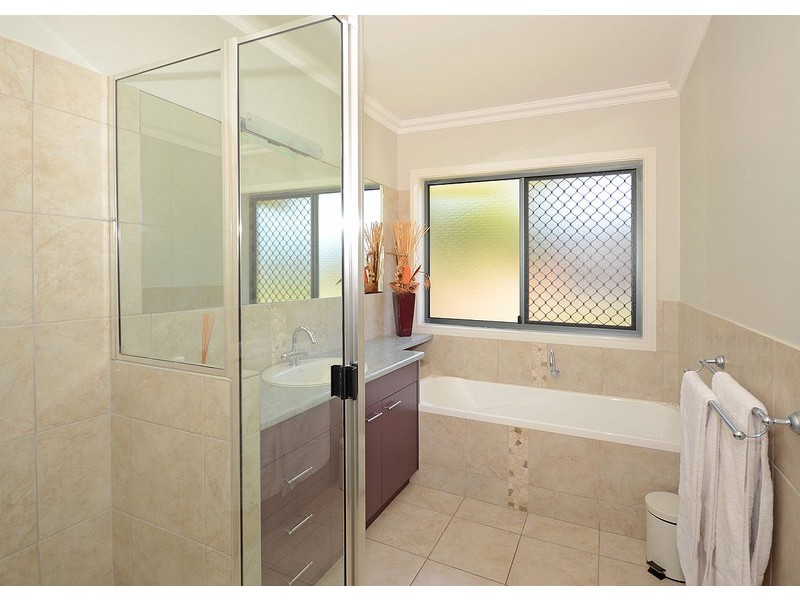 5  Fraser Outlook Court, Kawungan QLD 4655