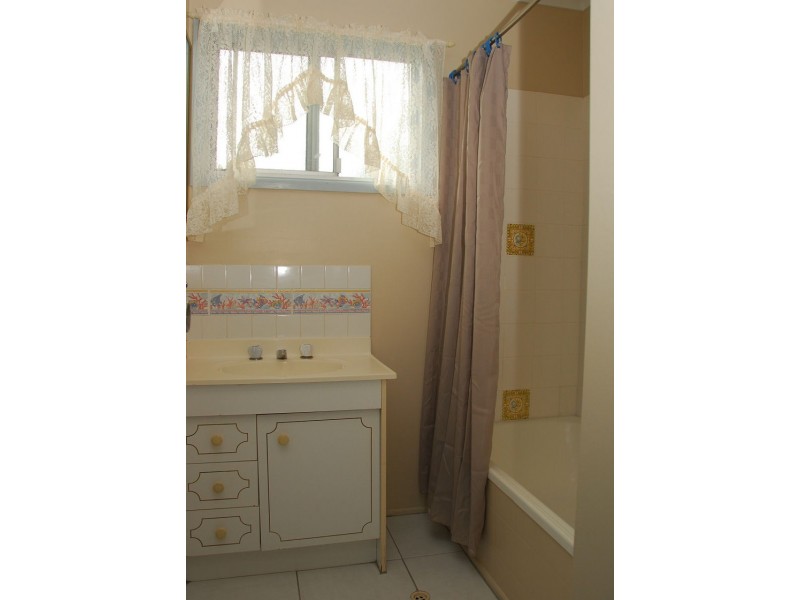 71 Lauren Street, Urangan QLD 4655