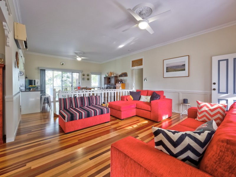 12 Foreshore Drive, Urangan QLD 4655