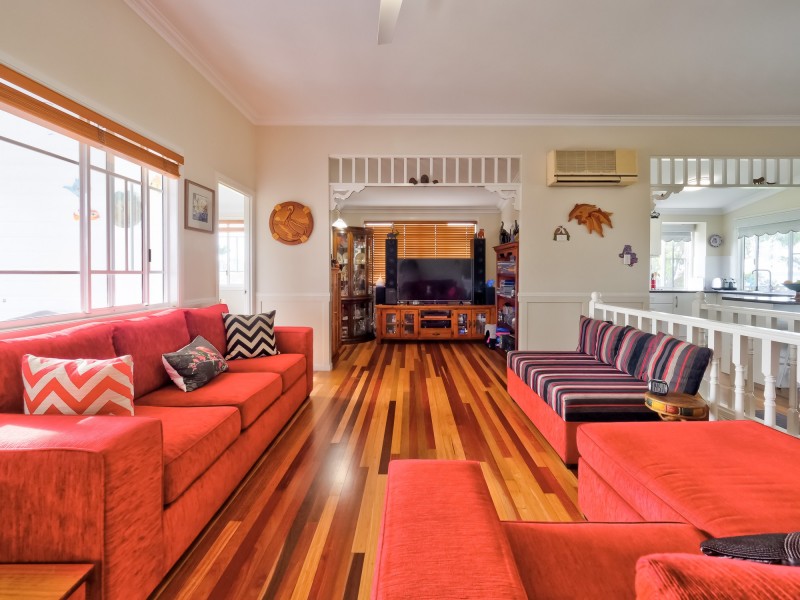 12 Foreshore Drive, Urangan QLD 4655
