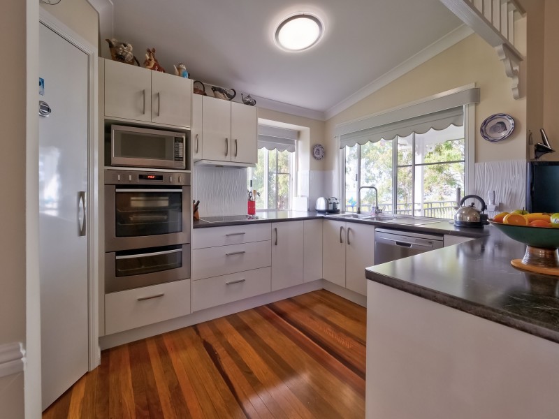 12 Foreshore Drive, Urangan QLD 4655