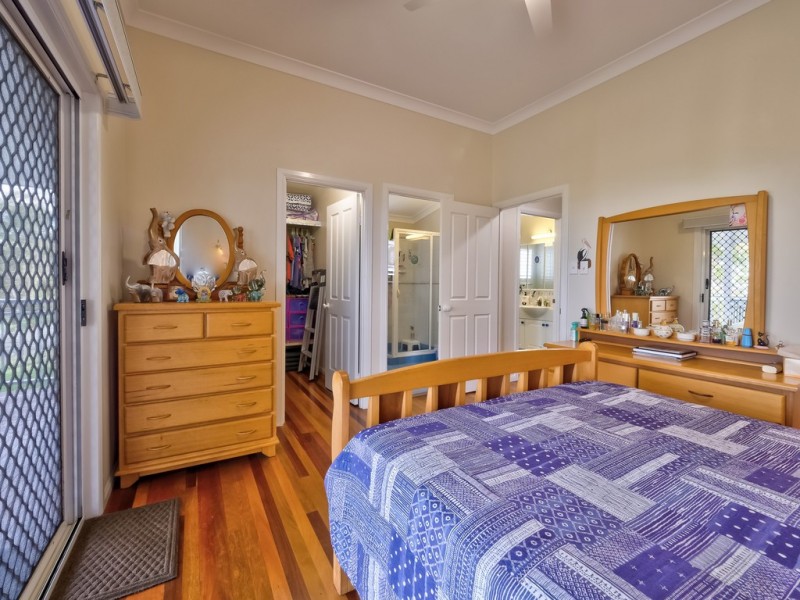 12 Foreshore Drive, Urangan QLD 4655