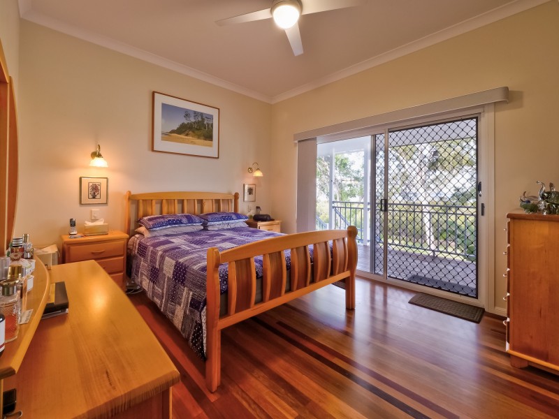 12 Foreshore Drive, Urangan QLD 4655