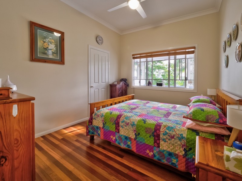 12 Foreshore Drive, Urangan QLD 4655