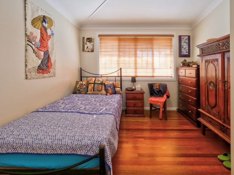 12 Foreshore Drive, Urangan QLD 4655