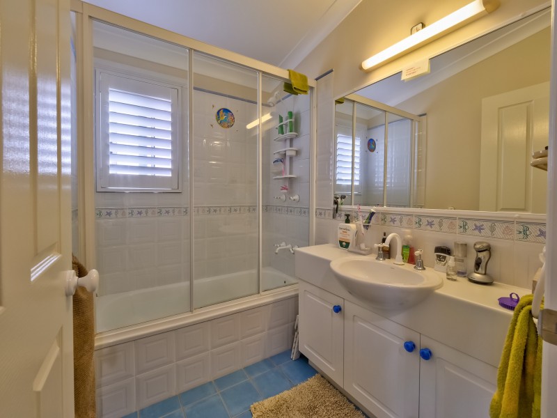 12 Foreshore Drive, Urangan QLD 4655