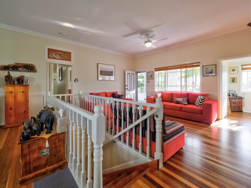 12 Foreshore Drive, Urangan QLD 4655