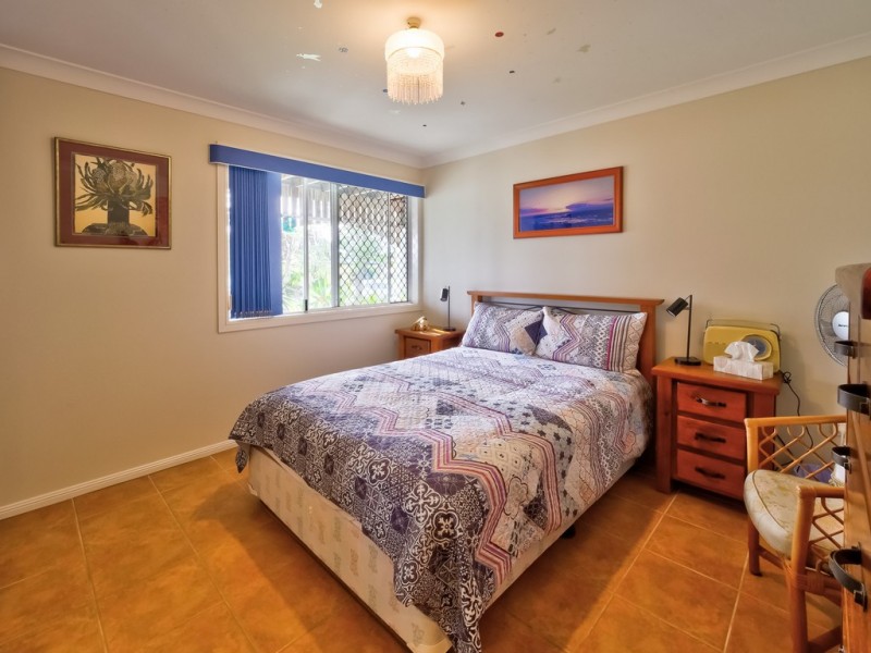 12 Foreshore Drive, Urangan QLD 4655