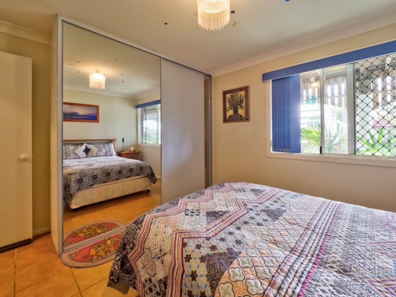 12 Foreshore Drive, Urangan QLD 4655
