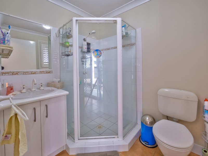 12 Foreshore Drive, Urangan QLD 4655