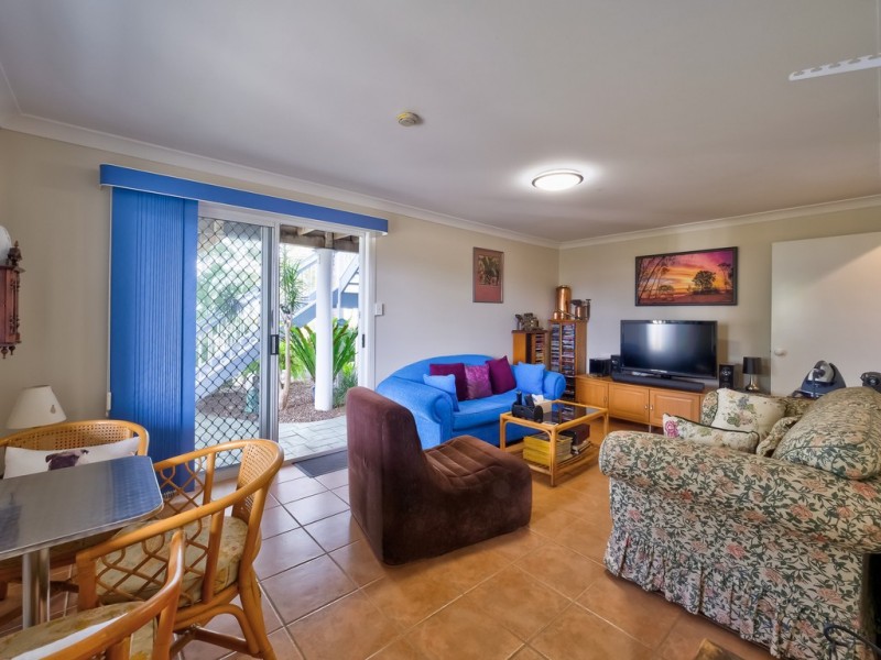 12 Foreshore Drive, Urangan QLD 4655