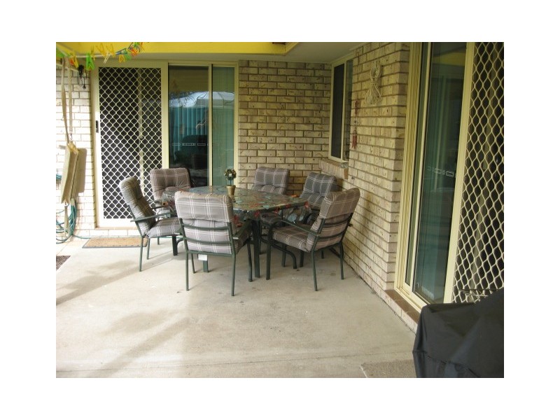 25 Merlin Dve, Urangan QLD 4655