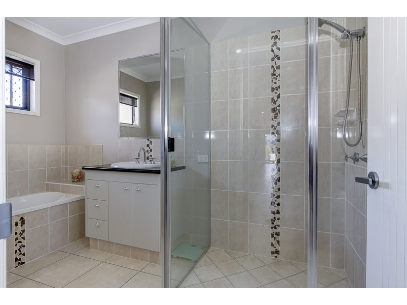 4 Fishburn Way, Eli Waters QLD 4655