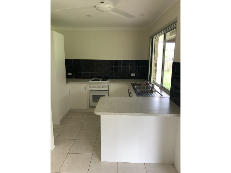 8 Fiona Court, Urangan QLD 4655