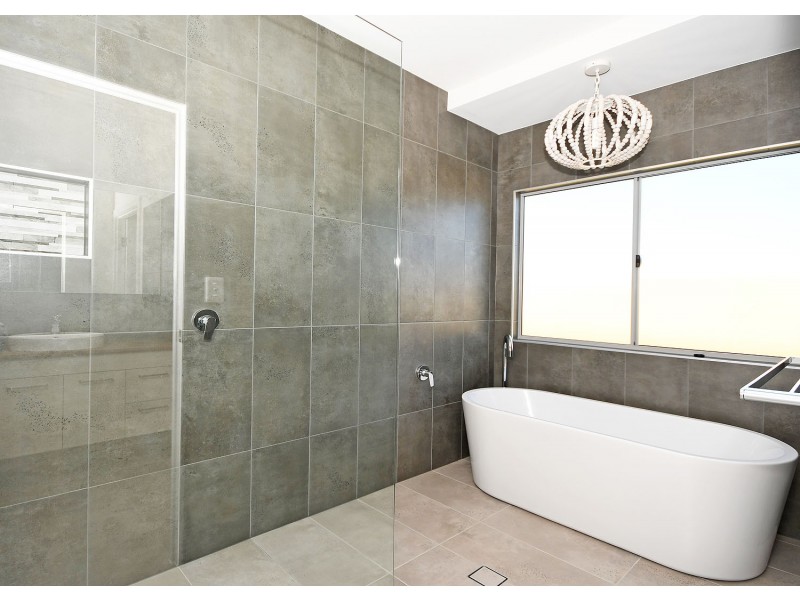 4 Peppermint Circuit, Nikenbah QLD 4655