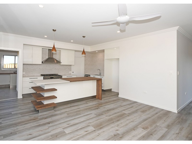 4 Peppermint Circuit, Nikenbah QLD 4655