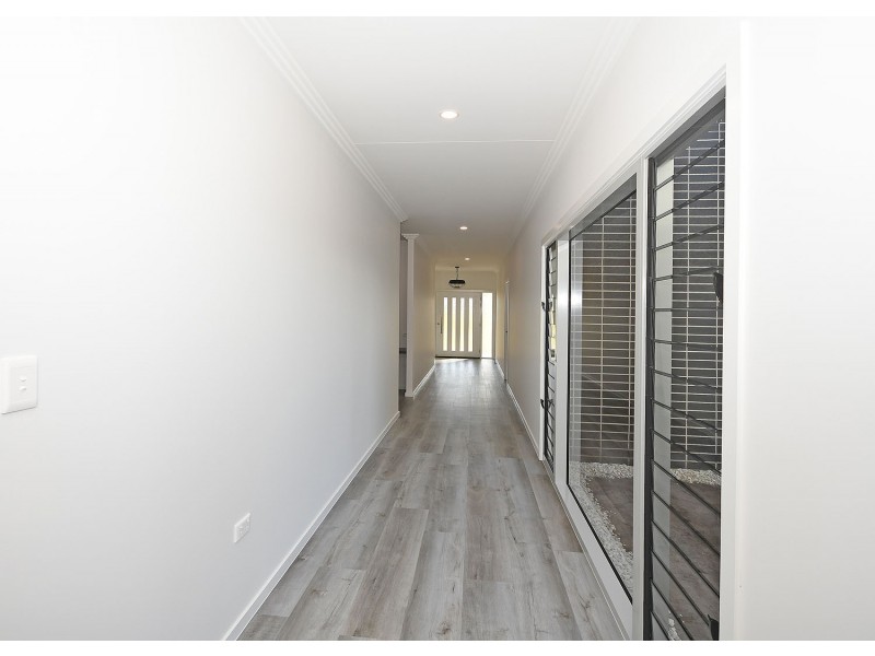 4 Peppermint Circuit, Nikenbah QLD 4655