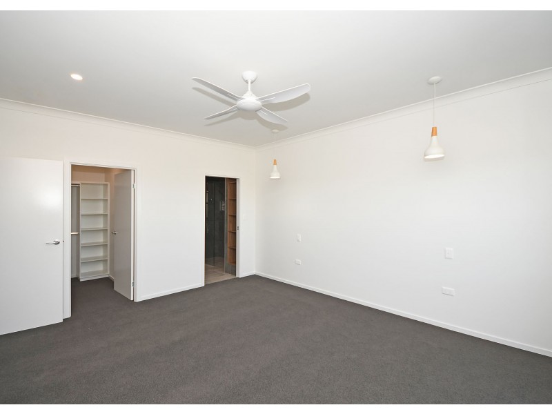 4 Peppermint Circuit, Nikenbah QLD 4655