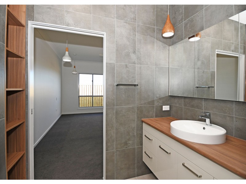 4 Peppermint Circuit, Nikenbah QLD 4655