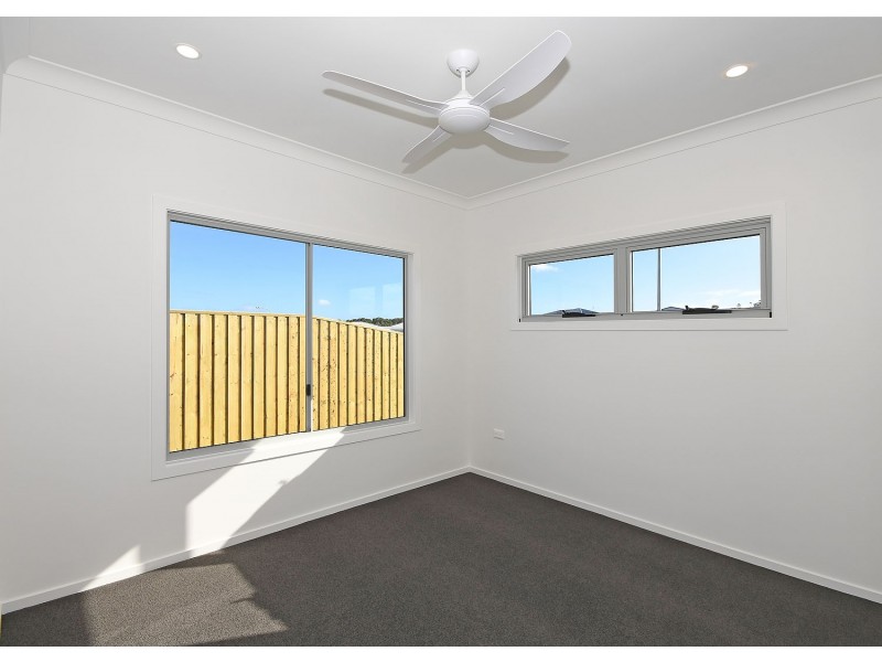 4 Peppermint Circuit, Nikenbah QLD 4655