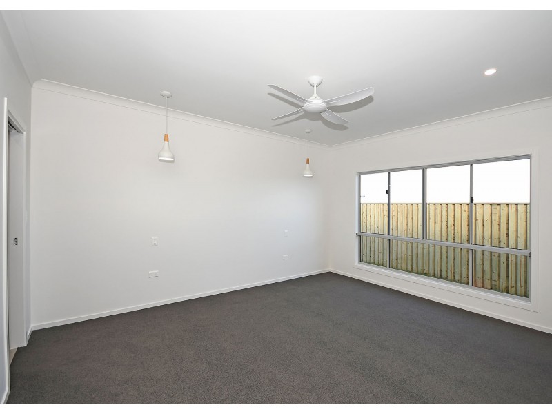 4 Peppermint Circuit, Nikenbah QLD 4655