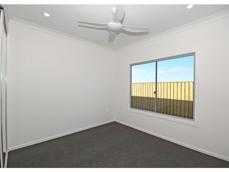 4 Peppermint Circuit, Nikenbah QLD 4655