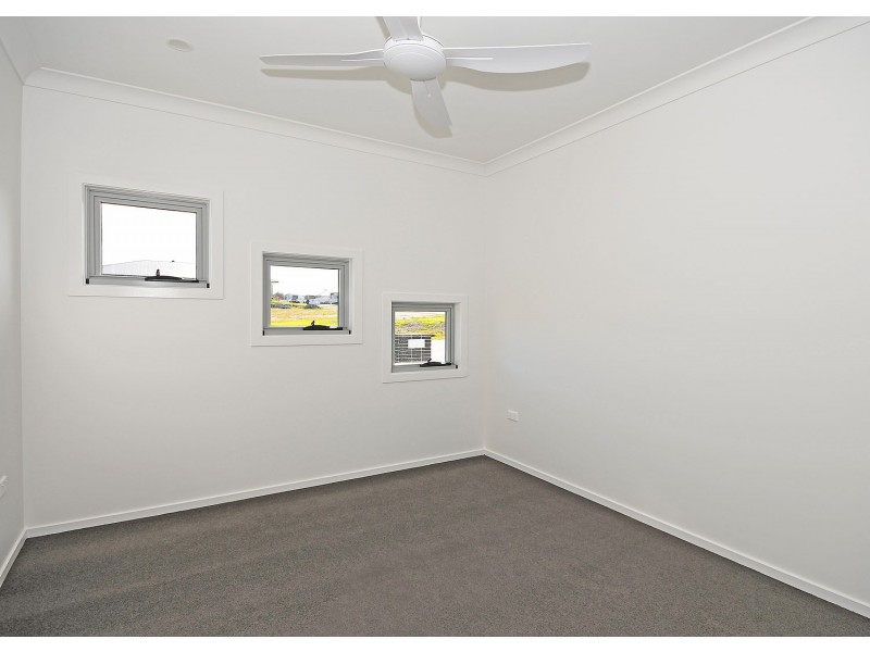 4 Peppermint Circuit, Nikenbah QLD 4655