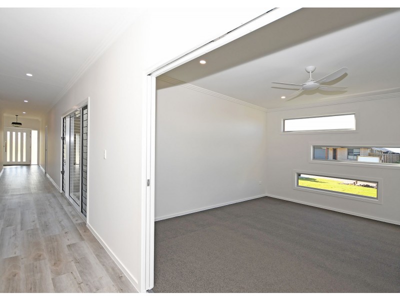 4 Peppermint Circuit, Nikenbah QLD 4655