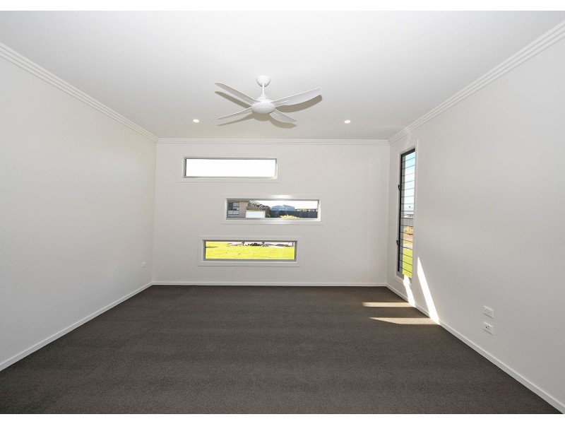 4 Peppermint Circuit, Nikenbah QLD 4655