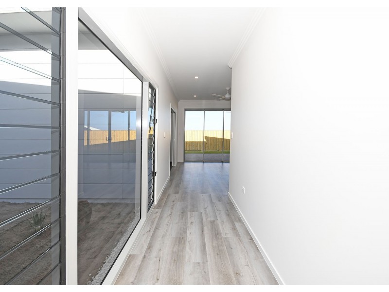 4 Peppermint Circuit, Nikenbah QLD 4655