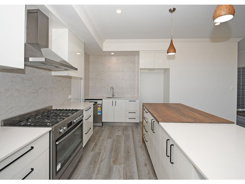 4 Peppermint Circuit, Nikenbah QLD 4655