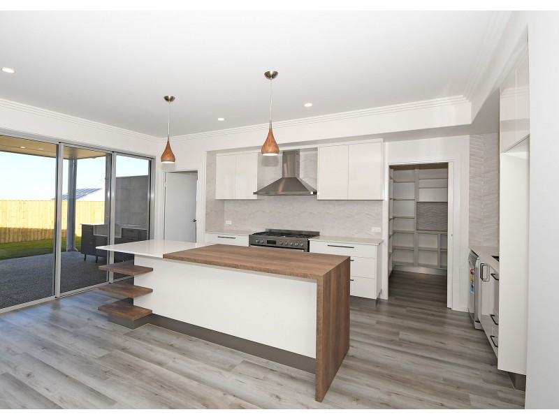 4 Peppermint Circuit, Nikenbah QLD 4655