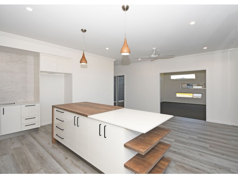 4 Peppermint Circuit, Nikenbah QLD 4655