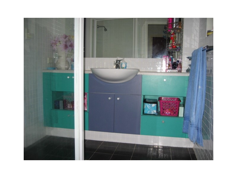 10/10  McKean Rd, Scarness QLD 4655