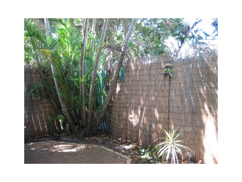 10/10  McKean Rd, Scarness QLD 4655