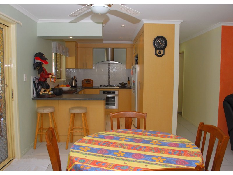 14 Ross Street, Urangan QLD 4655