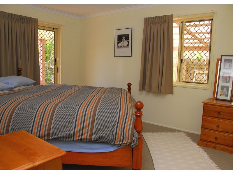 14 Ross Street, Urangan QLD 4655