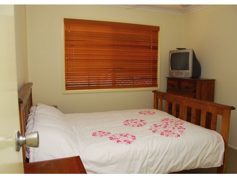 14 Ross Street, Urangan QLD 4655