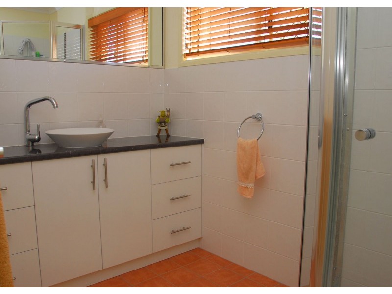 14 Ross Street, Urangan QLD 4655