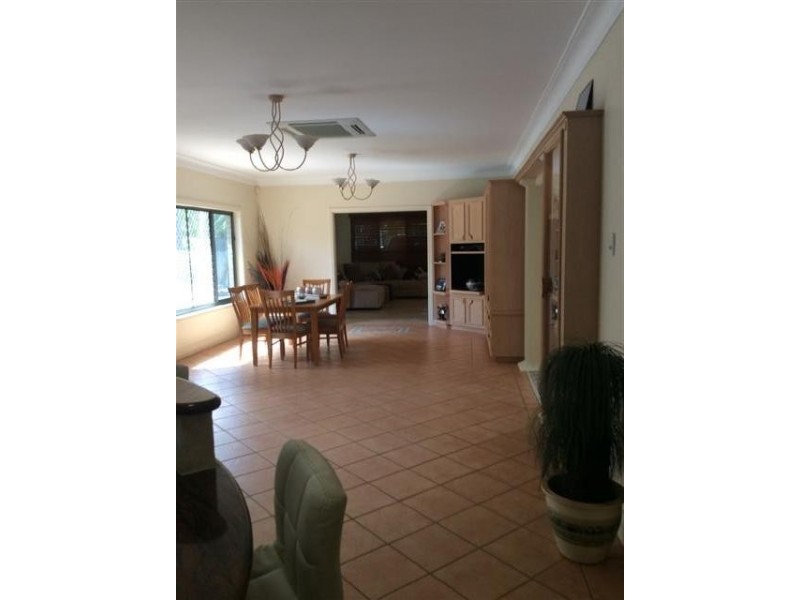 17 Wellington Crescent, Wondunna QLD 4655