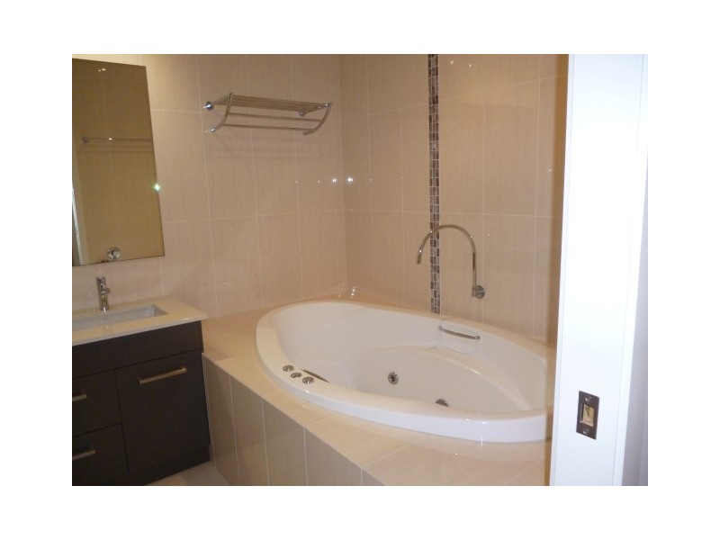 16 Pilot Street, Urangan QLD 4655