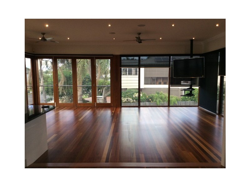 16 Pilot Street, Urangan QLD 4655