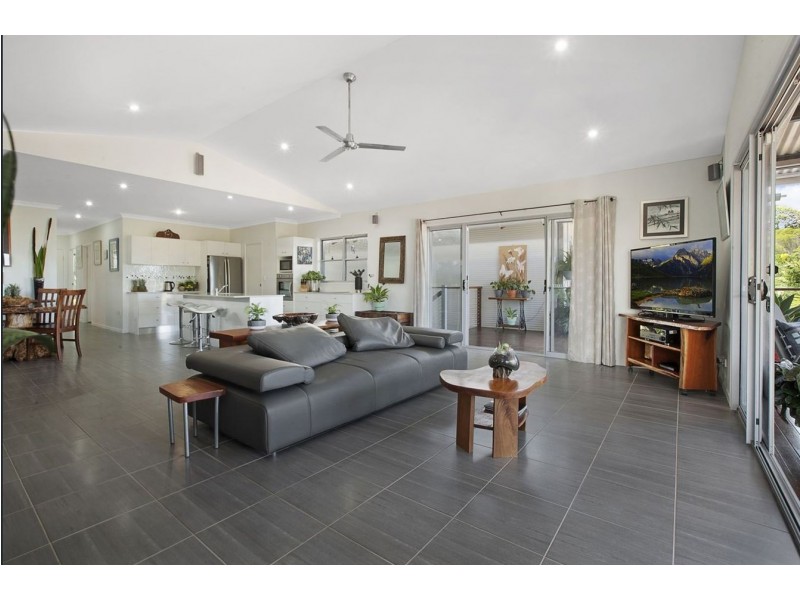 4 Agnes Court, Craignish QLD 4655